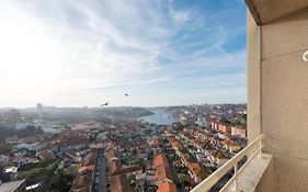 Lovelystay - 1Br Flat With Stunning Views Over Porto