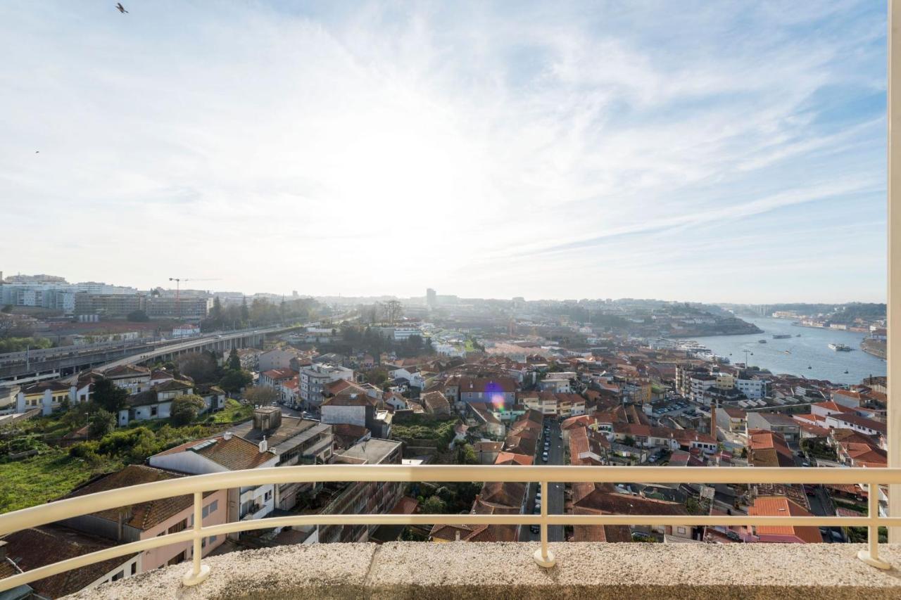 Lovelystay - 1Br Flat With Stunning Views Over Porto Vila Nova de Gaia Exterior foto